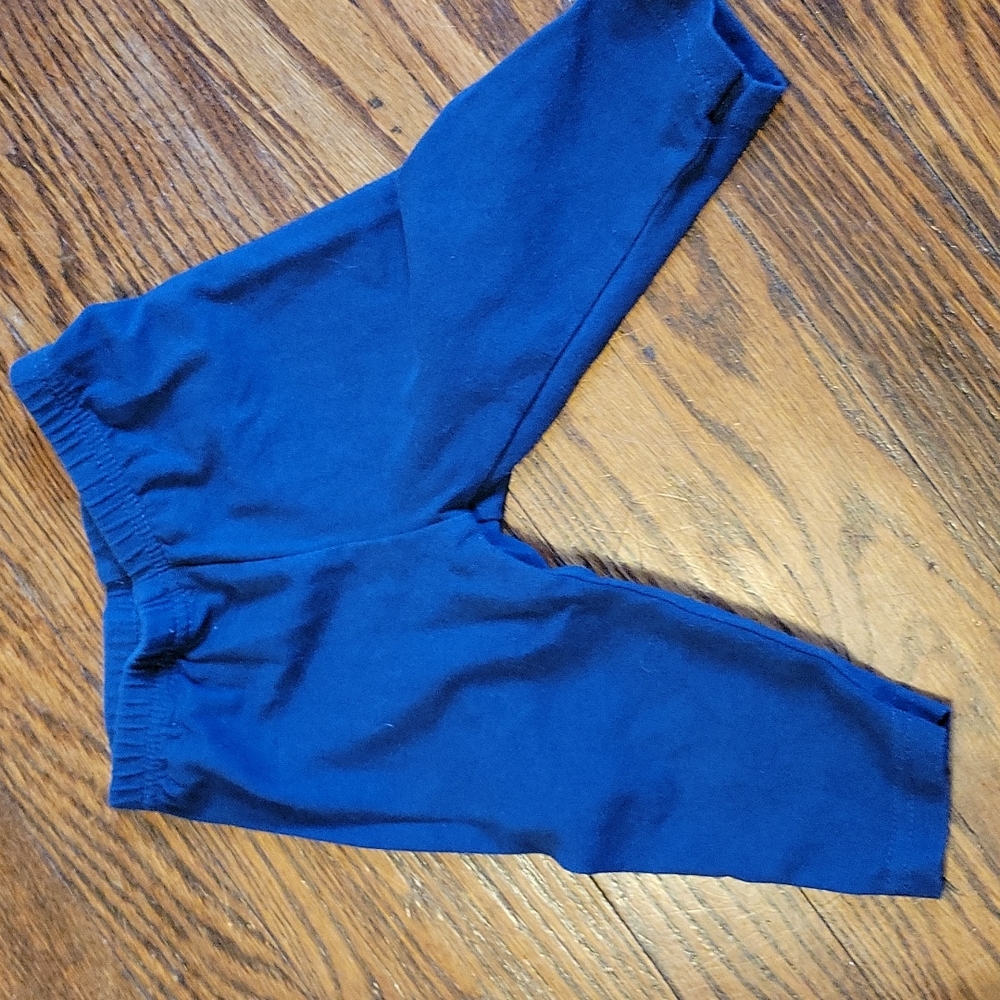 🌻 4 for $15🌻 on any items noted!Carter's 18m navy capri length pants